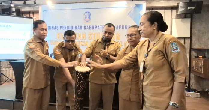 Screenshot_20251210_083347_Gallery Pembukaan kegiatan stunting untuk guru-guru se-Kabupaten Jayapura Tahun 2025