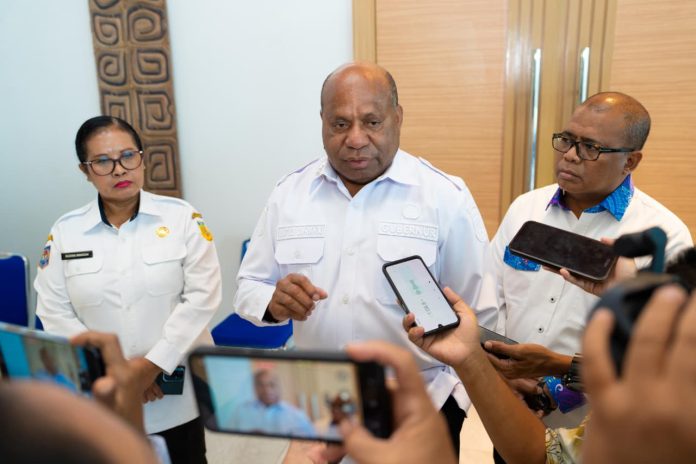 Gubernur Papua Matius D. Fakhiri