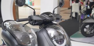 Honda Scoopy terbaru dengan New LED Crystal Block Headlight sehingga fungsi dan looks yang meningkat