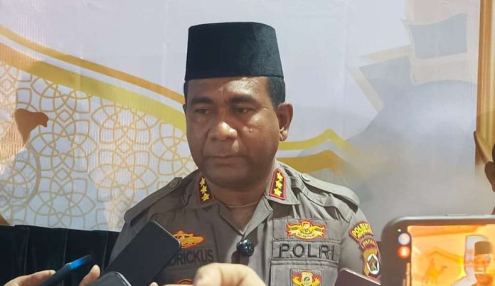 ‎Kapolresta Jayapura Kota, Kombes Pol Fredrickus W. A. Maclarimboen, S.I K., M.H., CPHR