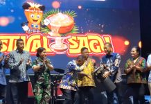 Penutupan Festival Sagu 2026 di halaman Kantor Gubernur Papua, Minggu (26/4/2026)