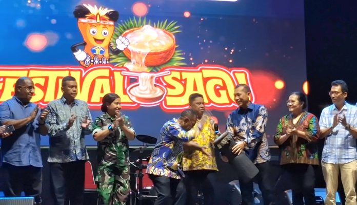 Penutupan Festival Sagu 2026 di halaman Kantor Gubernur Papua, Minggu (26/4/2026)