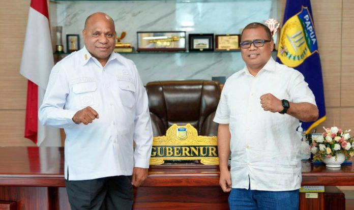 Muhammad Rifai Darus, selaku Juru Bicara Gubernur Papua bersama Gubernur Papua, Mathius D. Fakhiri