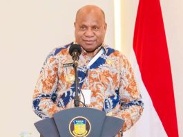 Gubernur Papua Matius D. Fakhiri