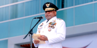 Gubernur Papua, Mathius D. Fakhiri
