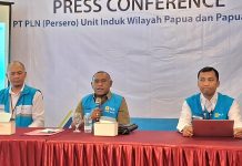 Tetapkan Masa Siaga Lebih Awal, PLN Pastikan Keandalan Listrik Saat Idul Adha 1447 H/2026 M di Tanah Papua GM PT PLN (Persero) UIW Papua dan Papua Barat, Roberth Rumsaur (tengah)