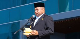 Gubernur Papua, Mathius Fakhiri