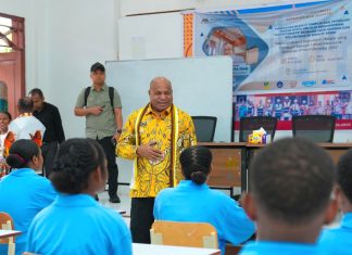 Gubernur Fakhiri Tinjau Sekolah Rakyat dan Dapur MBG di Sarmi, Pastikan Program Pendidikan dan Gizi Berjalan