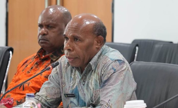 Kepala Dinas Olahraga dan Pemuda Papua, Laurens Wantik