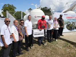 Peresmian Community Gateway yang didirikan PT Telkom (Persero) Tbk di Stasiun Bumi Sedang Wamena, Kabupaten Jayawijaya, Papua Pegunungan, Jumat (8/5)