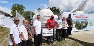 Peresmian Community Gateway yang didirikan PT Telkom (Persero) Tbk di Stasiun Bumi Sedang Wamena, Kabupaten Jayawijaya, Papua Pegunungan, Jumat (8/5)