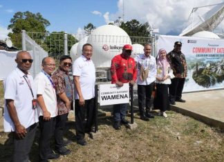 Peresmian Community Gateway yang didirikan PT Telkom (Persero) Tbk di Stasiun Bumi Sedang Wamena, Kabupaten Jayawijaya, Papua Pegunungan, Jumat (8/5)