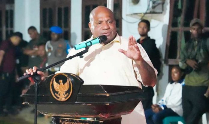 Gubernur Papua, Mathius D. Fakhiri