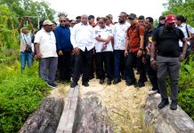 Gubernur Fakhiri Prioritaskan Jalur Barat dan Bandara Serui untuk Perkuat Ekonomi dan Layanan Kesehatan