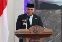 Gubernur Papua Matius D. Fakhiri