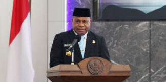 Gubernur Papua Matius D. Fakhiri