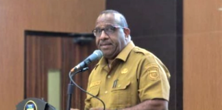Asisten I Setda Papua, Yohanes Walilo saat menyampaikan sambutan pada Job Fair Papua 2026