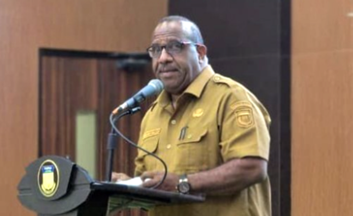 Asisten I Setda Papua, Yohanes Walilo saat menyampaikan sambutan pada Job Fair Papua 2026