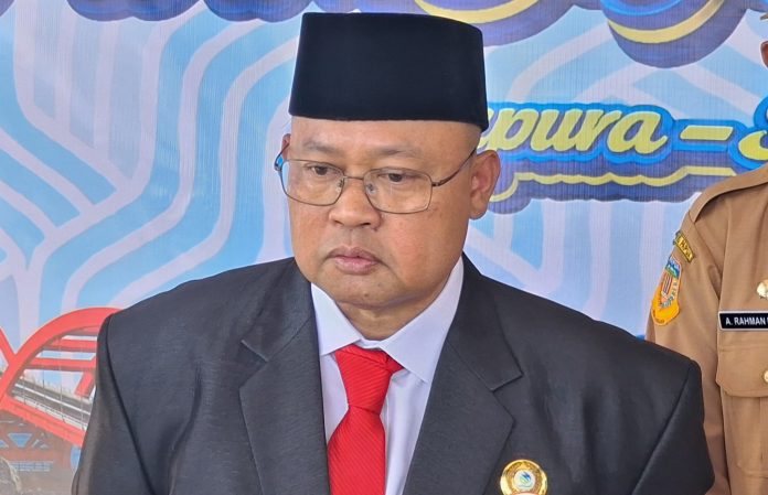 Dr. Entis Sutisna, S.E, MM, CGRM Dr. Entis Sutisna, S.E, MM, CGRM