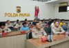 Kabid Humas Polda Papua, Kombes Pol. Cahyo Sukarnito, S.I.K., M.K.P., Ka Setum Polda Papua, AKBP Rudolf Yabansabra, S.H., M.H., Ka SPKT Polda Papua, AKBP. Heru Hidayanto, S.Sos., M.M, serta jajaran Kapolres dan personel saat mengikuti dialog kebangsaan secara virtual