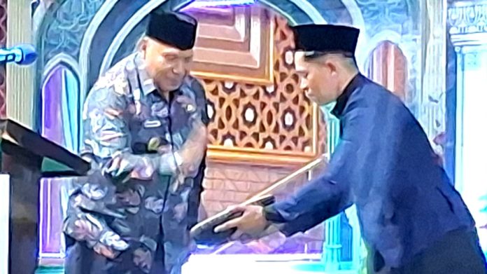 Wakil Gubernur Papua saat menutup MTQ ke-31 Tingkat Provinsi Papua di Sentani, Sabtu (18/7/26) Wakil Gubernur Papua saat menutup MTQ ke-31 Tingkat Provinsi Papua di Sentani, Sabtu (18/7/26)