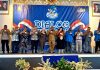Dr. Stepi Anriani, Staf Khusus Menko Polkam RI turut menikmati Sagu olahan yang disantap dengan dicelup (papua: colo) ke minuman hangat pada pembukaan dialog kepemudaan KNPI Papua, Selasa (28/7/26)