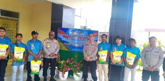 Momentum Hari Bhayangkara ke-80, Biro SDM Polda Papua Bagikan Beras SPHP