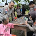 Dapat Pelayanan Kesehatan dan Bakti Humanis dari Satgas ODC, Warga Kampung Waaf Apresiasi Kepedulian Polri
