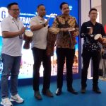 Pembukaan GATF 2026 yang ditandai dengan penabuhan tifa oleh Staf Ahli Gubernur Papua Bidang Pemerintahan, Hukum dan Politik, Dr. Triwarno Purnomo, S.STP, bersama Regional CEO Bank Mandiri Region XII Papua, Antonius Budi Setiawan, VP Miles & Ancillary Garuda Indonesia, Purwa Adi Gurnita, dan GM Garuda Indonesia Area Jayapura, Innu Al Kautsar di Mall Jayapura, Jumat (28/08/26)