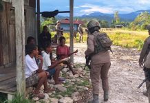 Patroli Humanis Satgas Ops Damai Cartenz Hangatkan Kenyam
