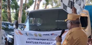 Wali Kota Jayapura Penyaluran Beras Bantuan untuk Warga Kurang Mampu