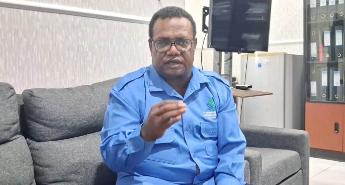 Direktur Umum PT AMJ Robongholo Nanwani (Perseroda), Syors Hendrik Ondi, SE Direktur Umum PT AMJ Robongholo Nanwani (Perseroda), Syors Hendrik Ondi, SE