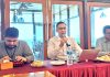 Selain Edukasi Pasar Modal, OJK Papua Perkuat Manajemen Resiko Sektor Jasa Keuangan Kepala OJK Provinsi Papua, Fatwa Aulia didampingi oleh Kepala Bagian Pengawasan LJK OJK Provinsi Papua, Yosua Rinaldy, serta Kepala Bagian Pengawasan Perilaku PUJK, Edukasi, Pelindungan Konsumen, dan Layanan Manajemen Strategis OJK Provinsi Papua, Viktorinus Donny Vika Permana, dalam acara Bincang-Bincang Media di Djoeragan Dapur Resto dan Cafe, Pantai Holtekamp, Rabu (30/9/26)