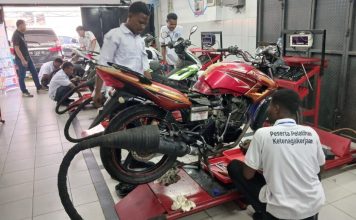 Astra Motor Papua Bekali 10 Putra Asli Papua dengan Keterampilan Perbengkelan Sepeda Motor