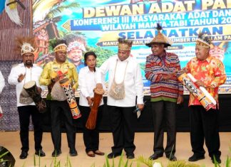 Buka Konferensi Masyarakat Adat Mamta–Tabi, Gubernur MDF Tempatkan Masyarakat Adat Jadi Subjek Pembangunan Pembukaan Konferensi III Masyarakat Adat dan Pemuda I Wilayah Mamta–Tabi di Hotel Suni Sentani, Rabu (7/10/2026)