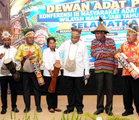 Pembukaan Konferensi III Masyarakat Adat dan Pemuda I Wilayah Mamta–Tabi di Hotel Suni Sentani, Rabu (7/10/2026)